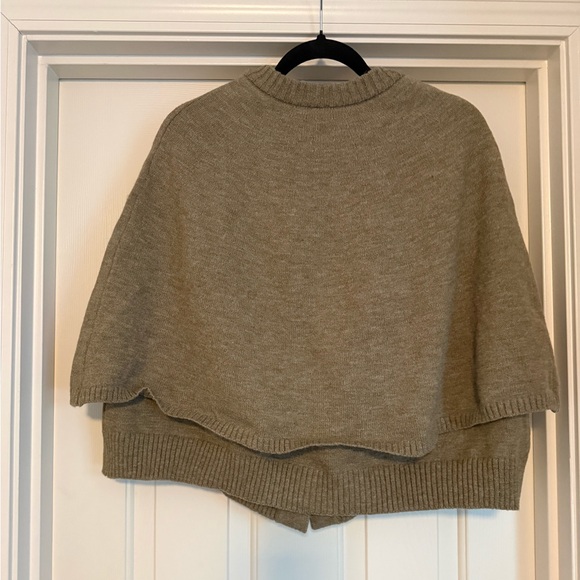 Elegant Women's Button-Up Sweater Cape - Picture 2 of 4